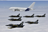 百年灵喷气机队与空客A380编队飞行